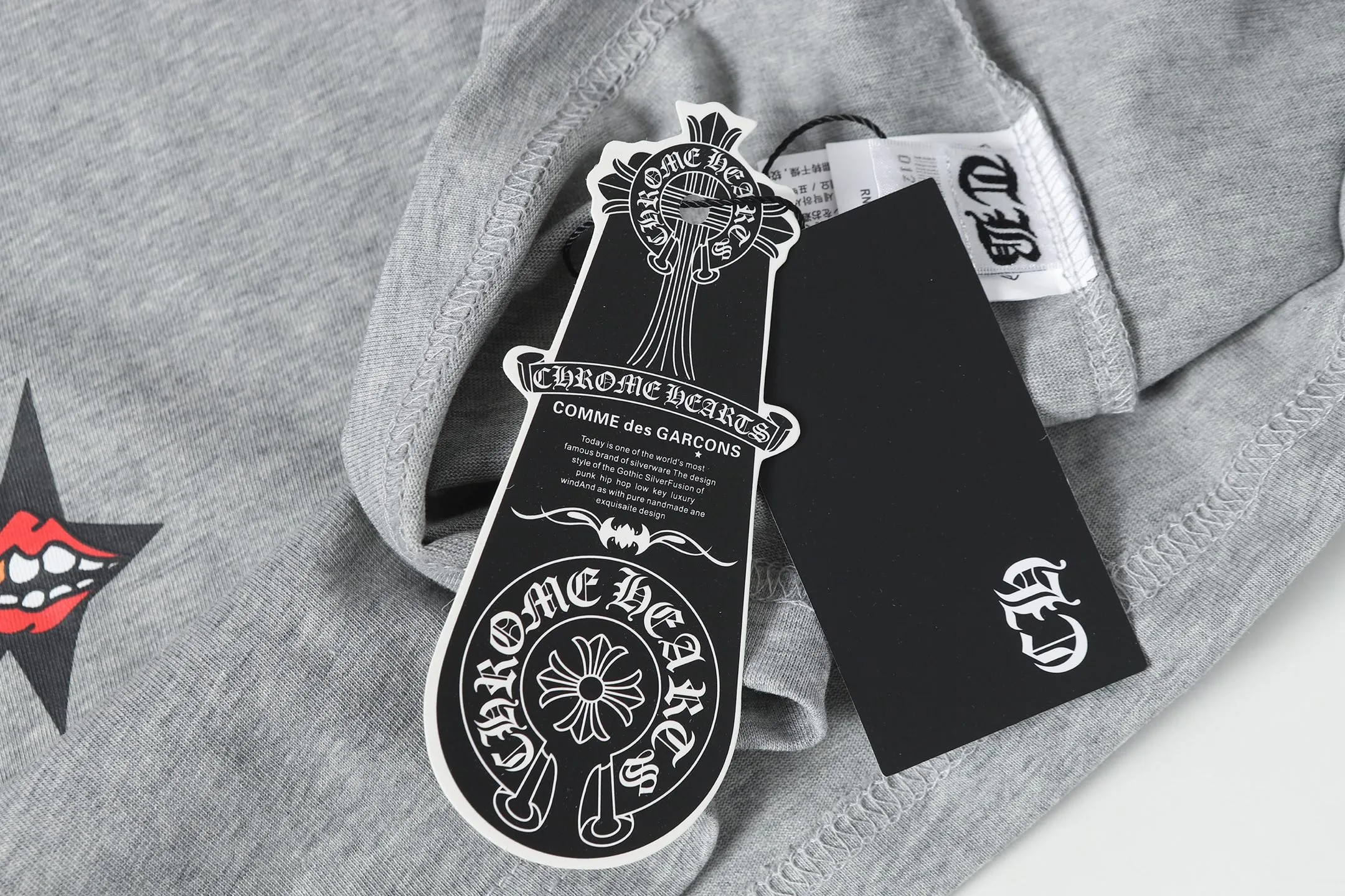 P150 Cross-border model, please do not place an order if you are pursuing quality - Chrome Hearts/Chrome Hearts Graffiti ✍️ printed short-sleeved T-shirt - High weight, high density and high quality. The wool is soft, delicate and skin-friendly. Soft and silky to the touch. Excellent warmth and skin-friendly properties. - Customized weaving and dyeing, no color difference, no matter the fabric or workmanship details. Comparing with the ordinary version on the market -Colour: floral gray -Size: S M L XL